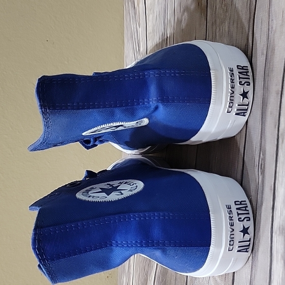 Converse - Picture 2 of 4